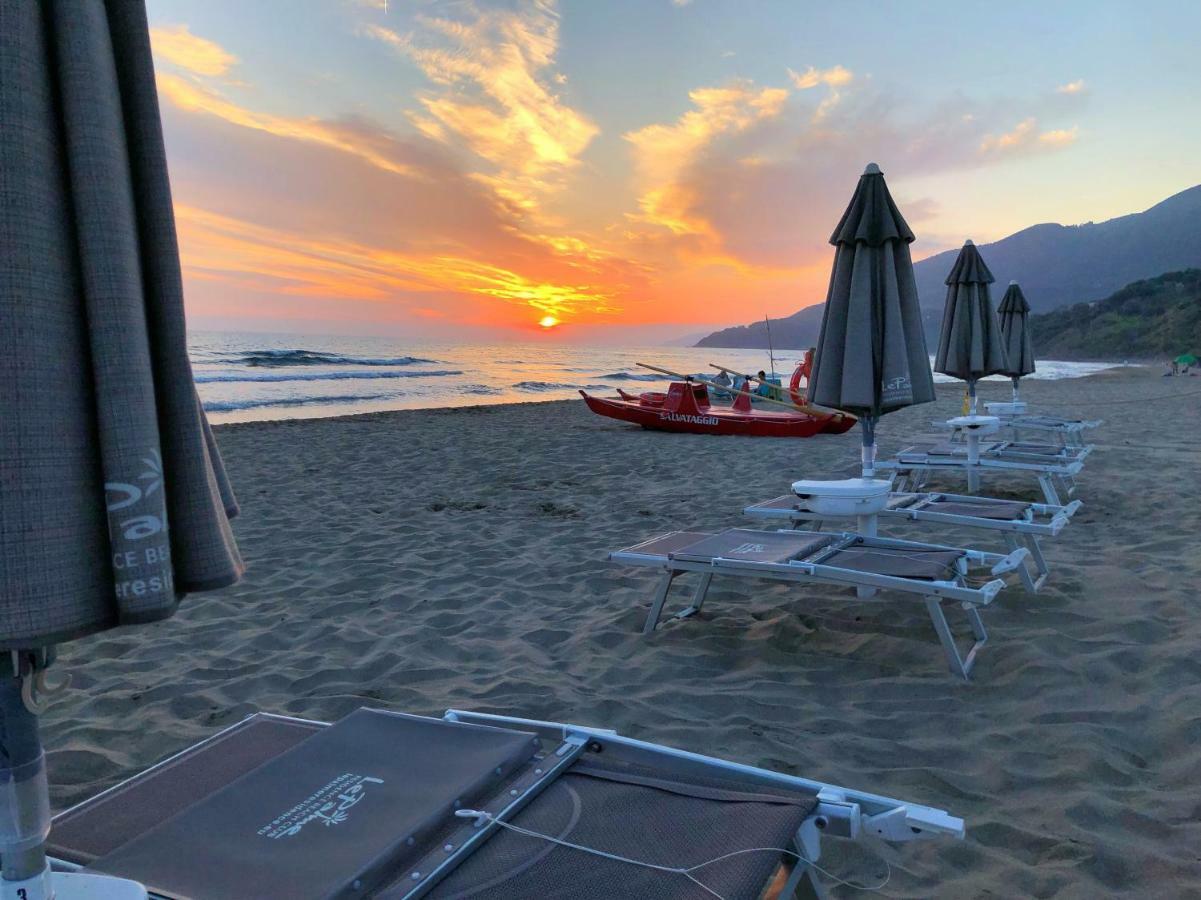 פישוטה Residence Le Palme - Appartamenti Sul Mare - Spiaggia Tra Palinuro E Caprioli מראה חיצוני תמונה