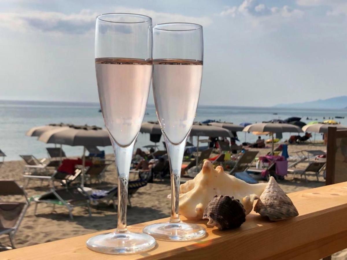 פישוטה Residence Le Palme - Appartamenti Sul Mare - Spiaggia Tra Palinuro E Caprioli מראה חיצוני תמונה